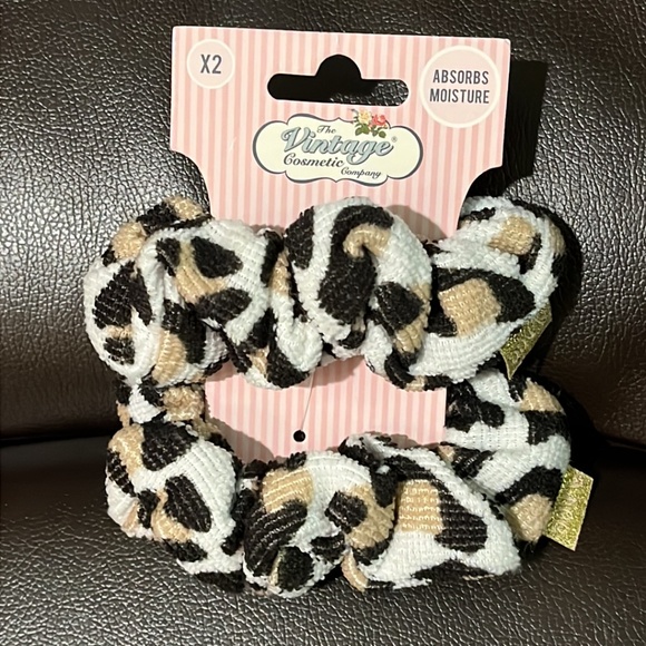 NWT 2 leopard print microfiber scrunchies from The Vintage Cosmetic Company - Picture 3 of 4